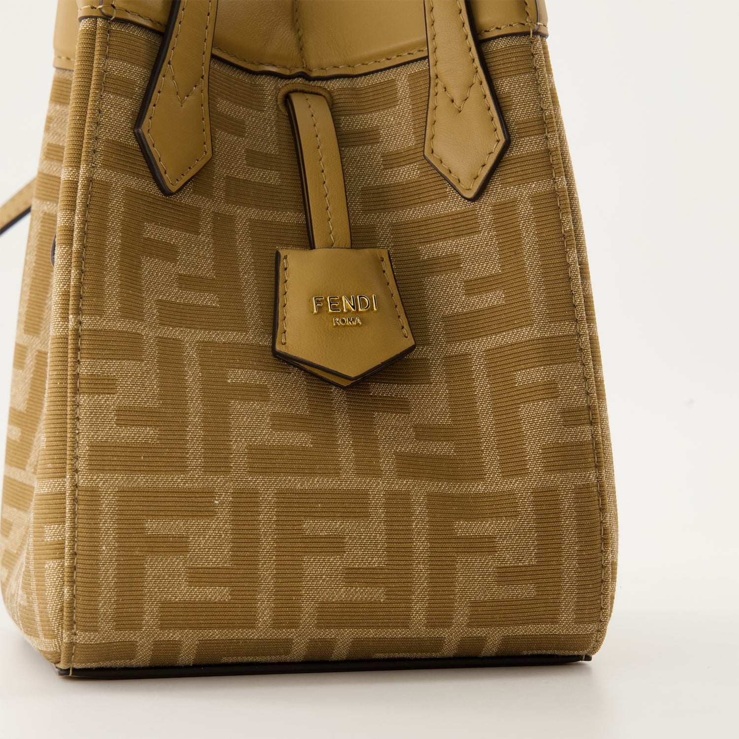 Beuteltaschen Mini sac Origami Fendi Braun Femme