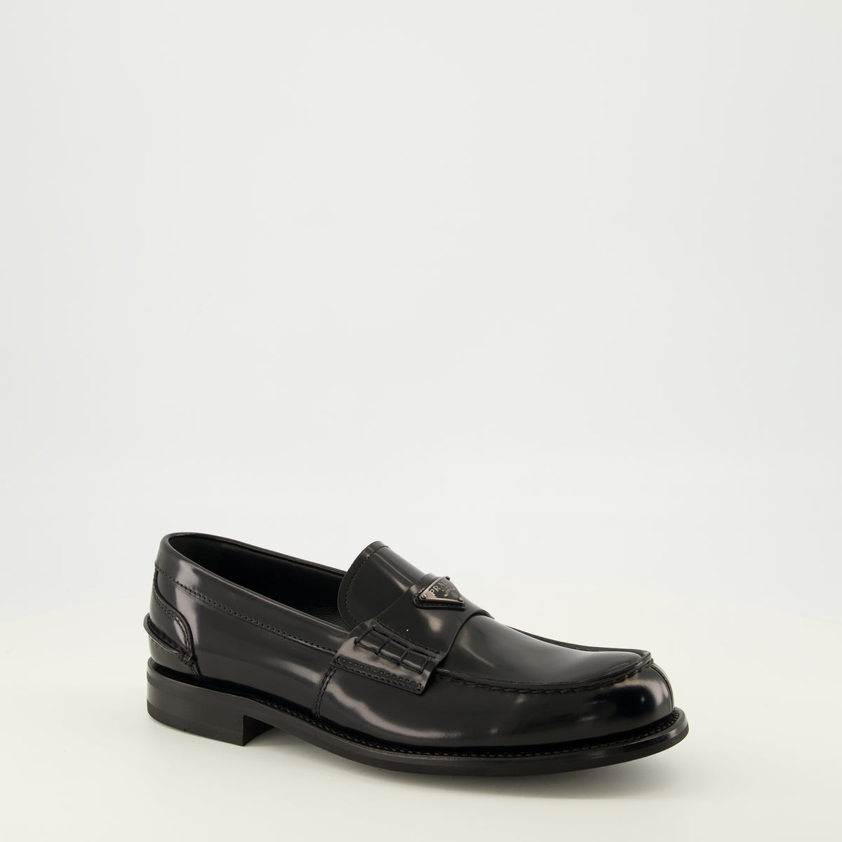 Mocassins Schwarze genoppte Leder Slipper Prada Noir Homme