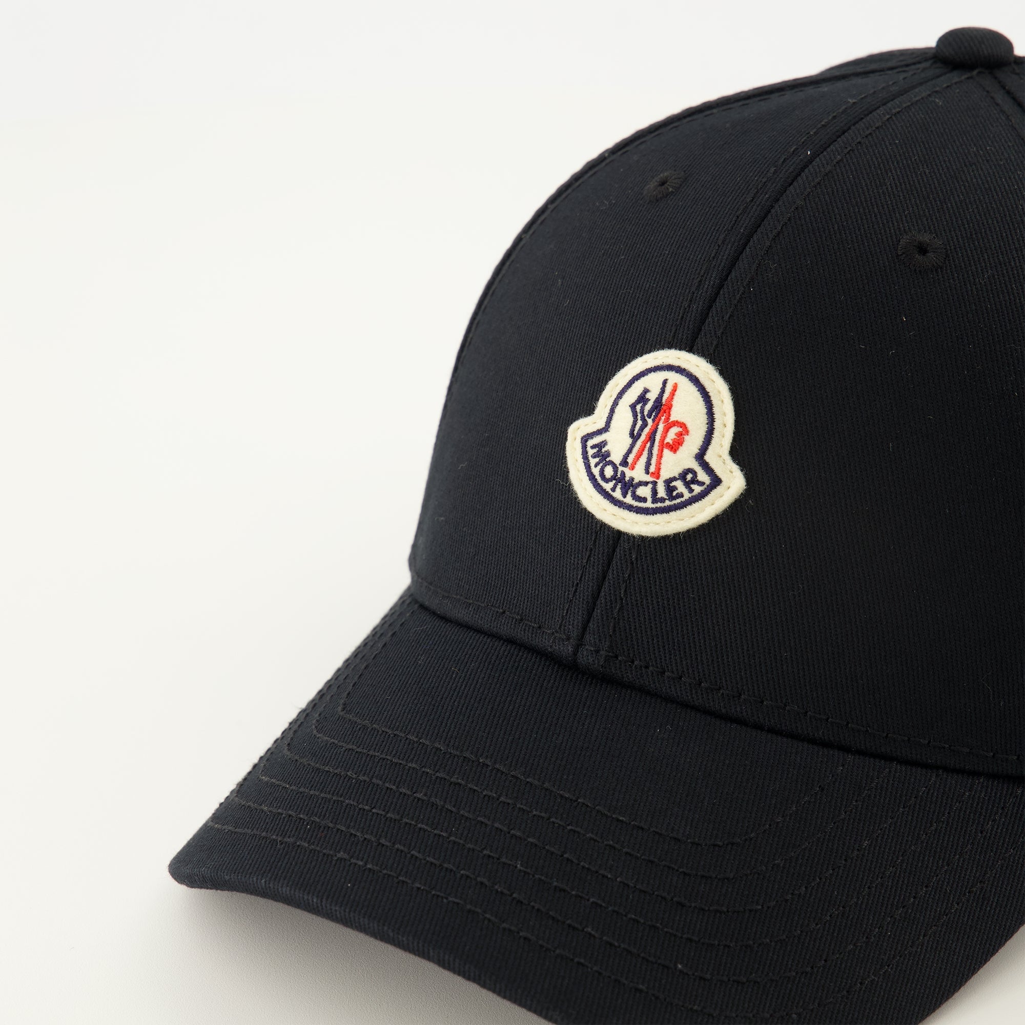 Image of the article Black logo cap by Moncler for Women - Spring-Summer 2026 - Detailed view_3