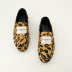 Imagem do artigo Mocassins Label da marca Givenchy para Mulher - Temporada Outono-Inverno 2025 - Vista de cima de um par de sapatos