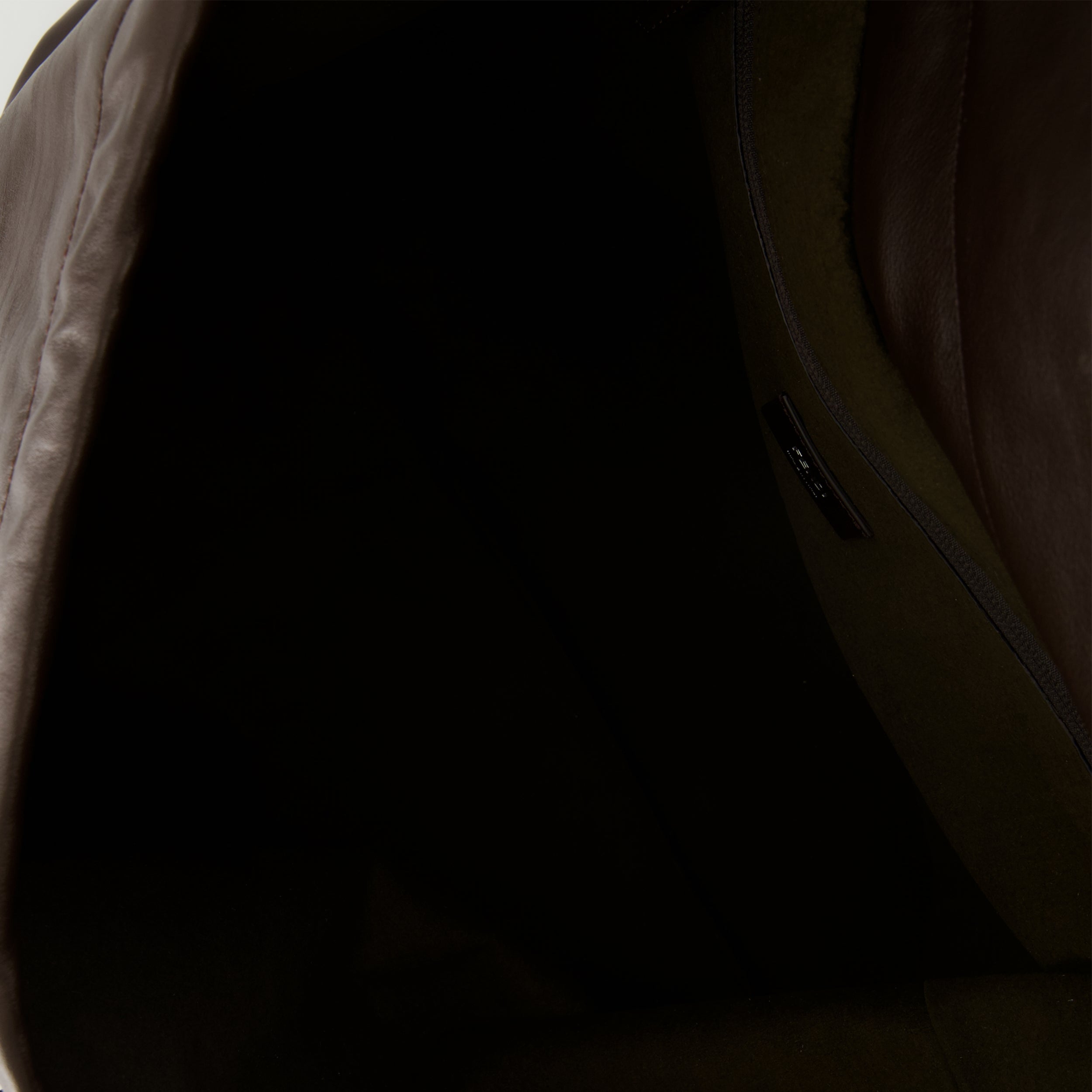 Image de l'article Sac Messenger Flux maxi marron de la marque Fendi pour Homme - Saison Automne-Hiver 2025 - Vue détaillée_3