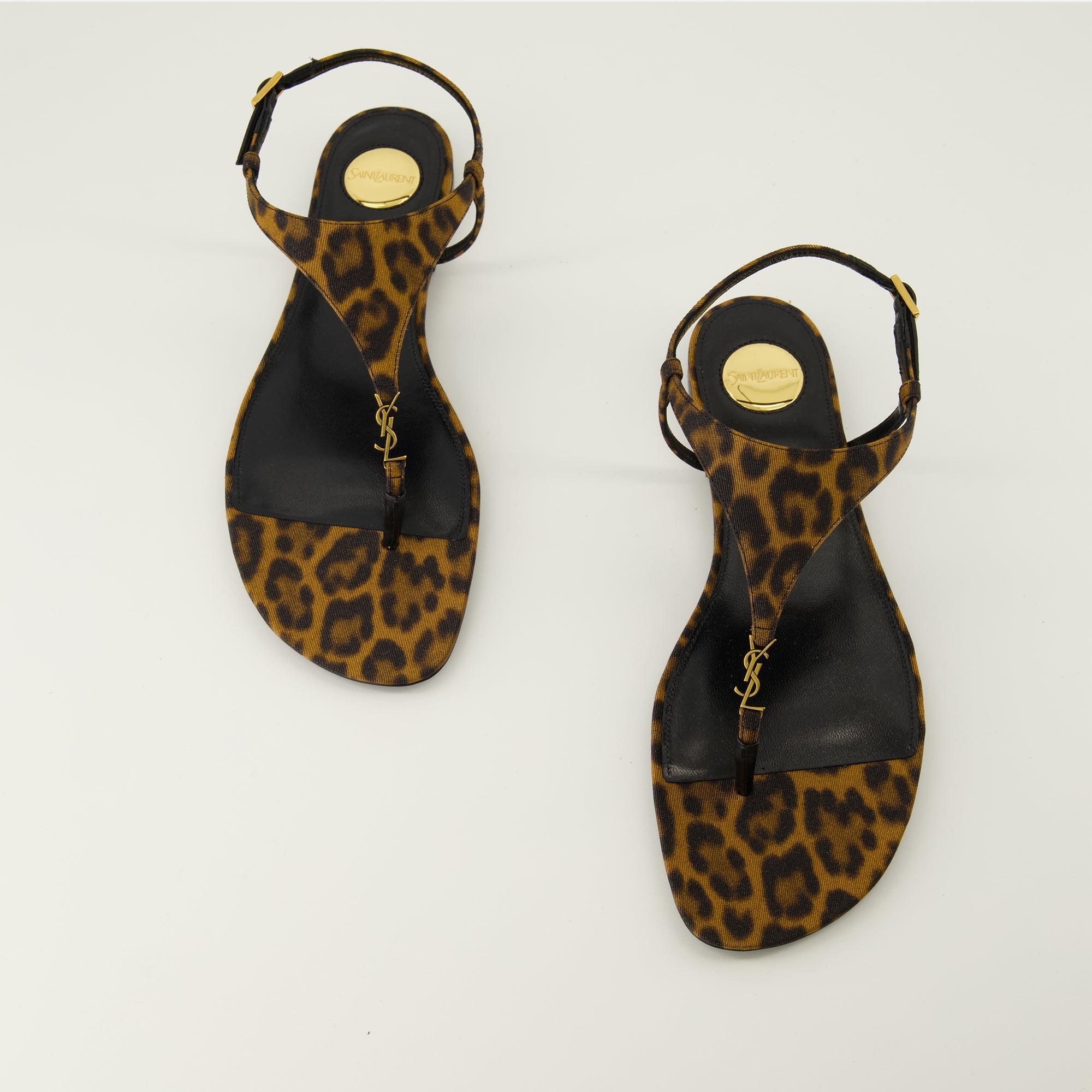 Image de l'article Sandales Cassandra léopard de la marque Saint Laurent pour Femme - Saison Printemps-Été 2026 - Vue de dessus paire de chaussure