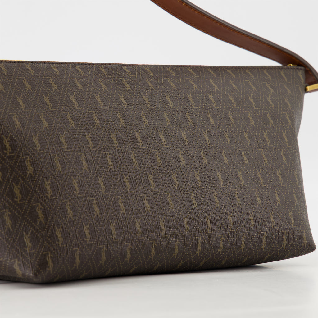 Imagen del bolso Monogram marrón de Saint Laurent para Hombre - Temporada Primavera-Verano 2026 - Vista Detallada_2
