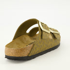 Imagen de las sandalias Arizona de la marca Birkenstock para Mujer - Temporada Otoño-Invierno 2025 - Vista trasera