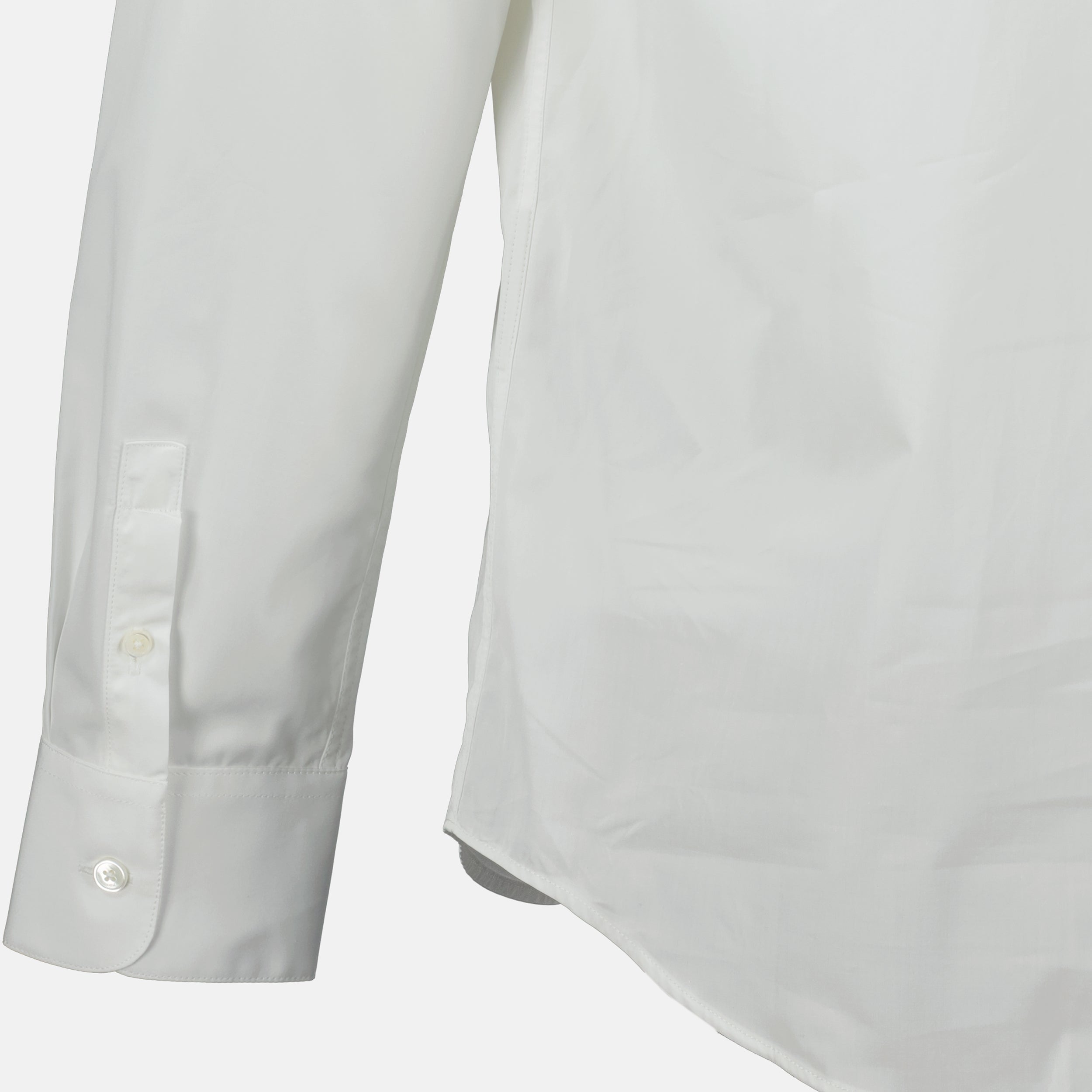 Image of the white Ami heart shirt from the brand Ami PARIS for Men - Autumn-Winter Season 2025 - Detailed View 3