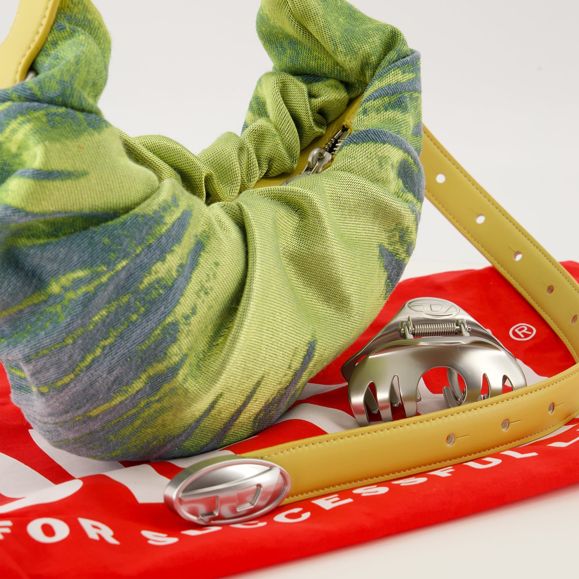 Image de l'article Sac Grab-D Hobo en denim satiné vert de la marque Diesel pour Femme - Saison Printemps-Été 2026 - Vue détaillée_2