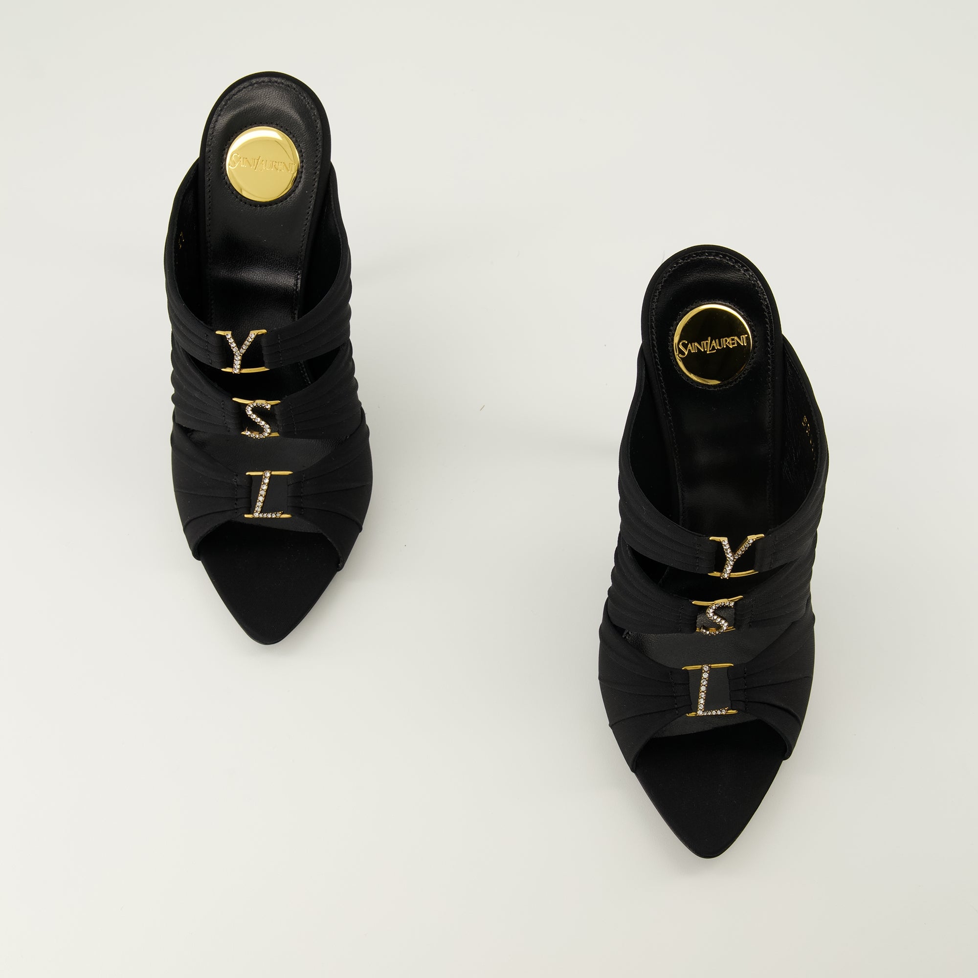 Imagen de las mule de tacón Emilie negra de la marca Saint Laurent para Mujer - Temporada Primavera-Verano 2026 - Vista de cima do par de sapatos