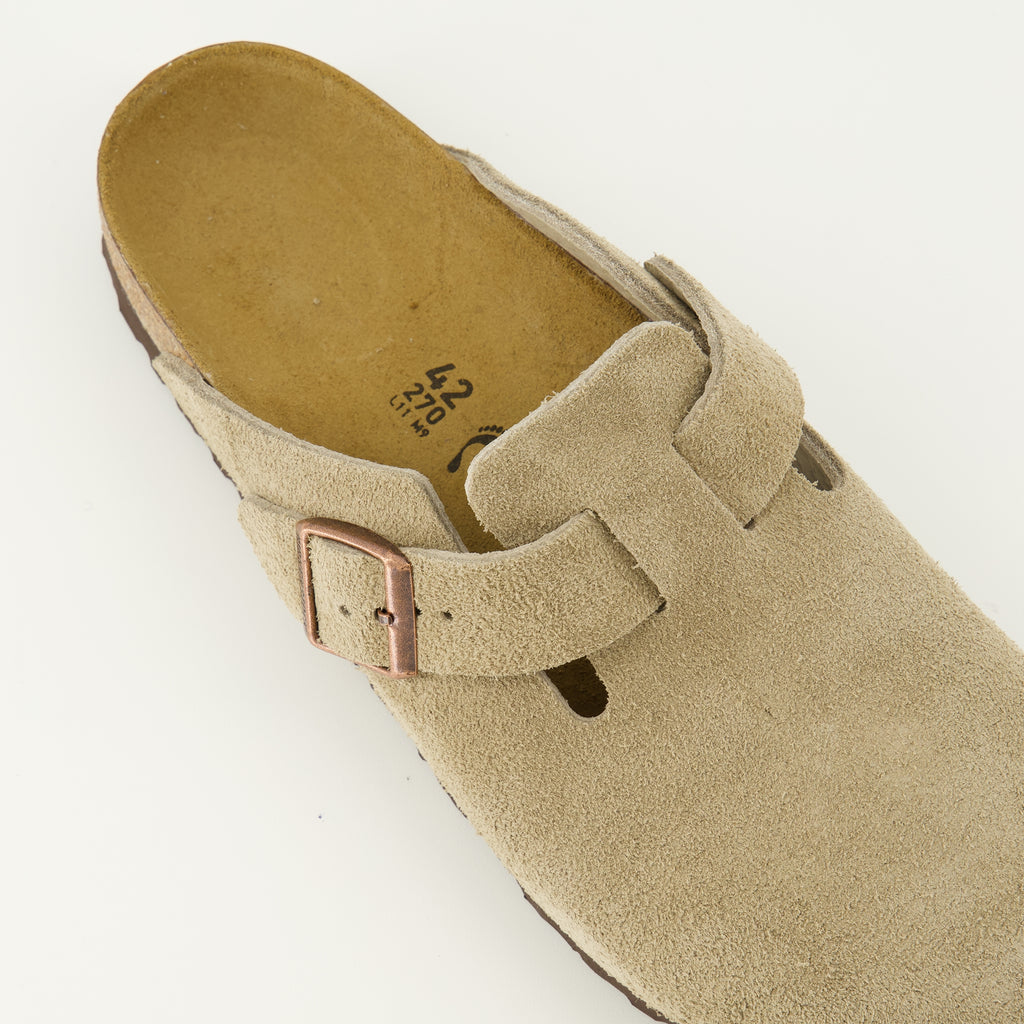 Imagem das mules Boston taupe da marca Birkenstock para Unisex - Temporada Primavera-Verão 2026 - Vista detalhada de cima