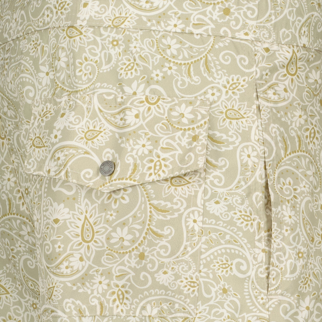 モンクレールの男性用カシミヤプリント水着の画像 - 2026年春夏シーズン - 詳細ビュー_2