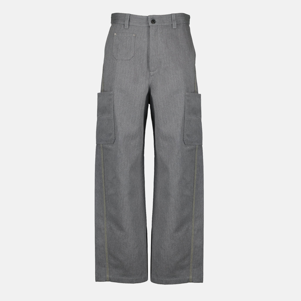 Immagine dei pantaloni cargo in denim grigio da uomo di Givenchy - Collezione Primavera-Estate 2026 - Vista Frontale