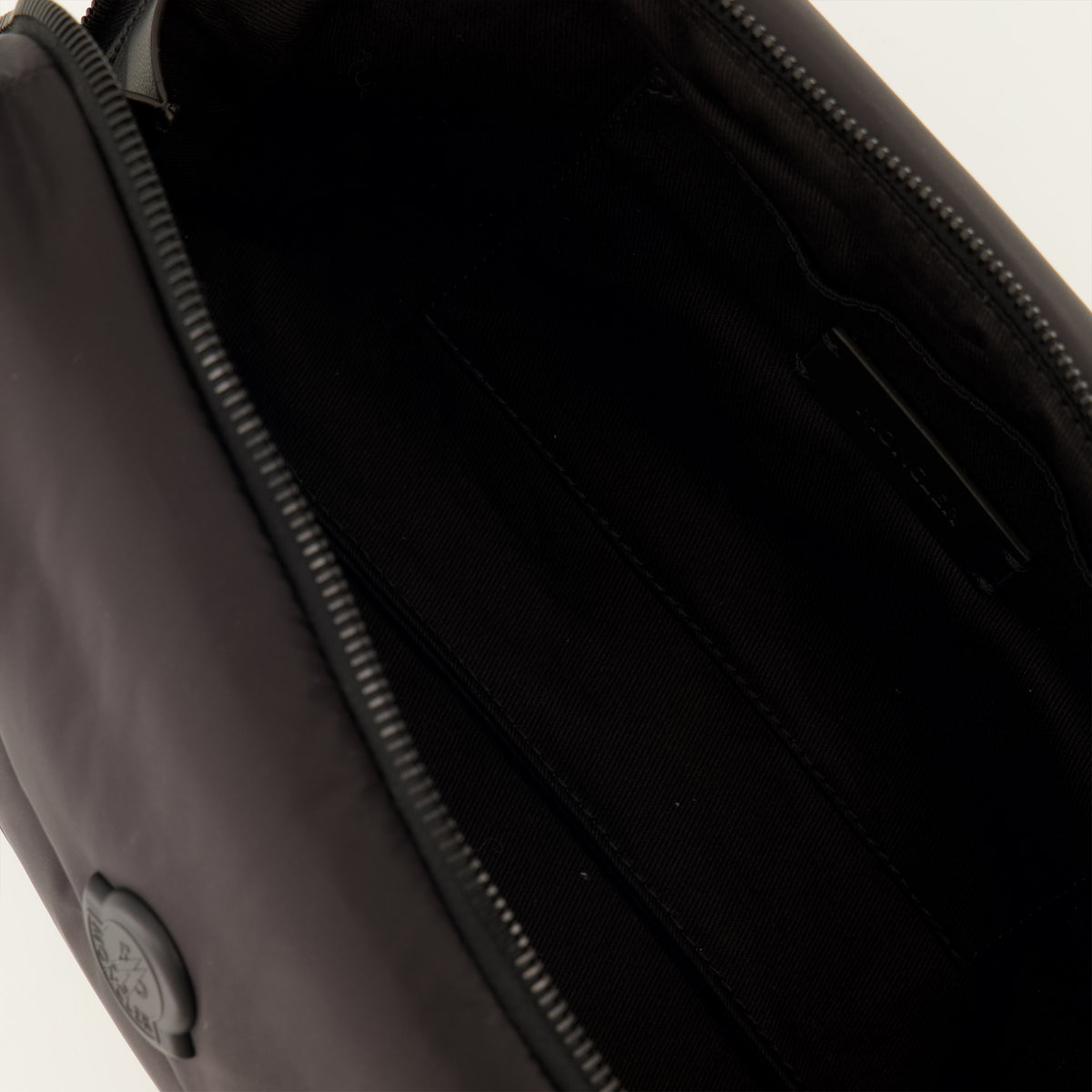 Pochettes 카라독 블랙 클러치 Moncler Noir Homme