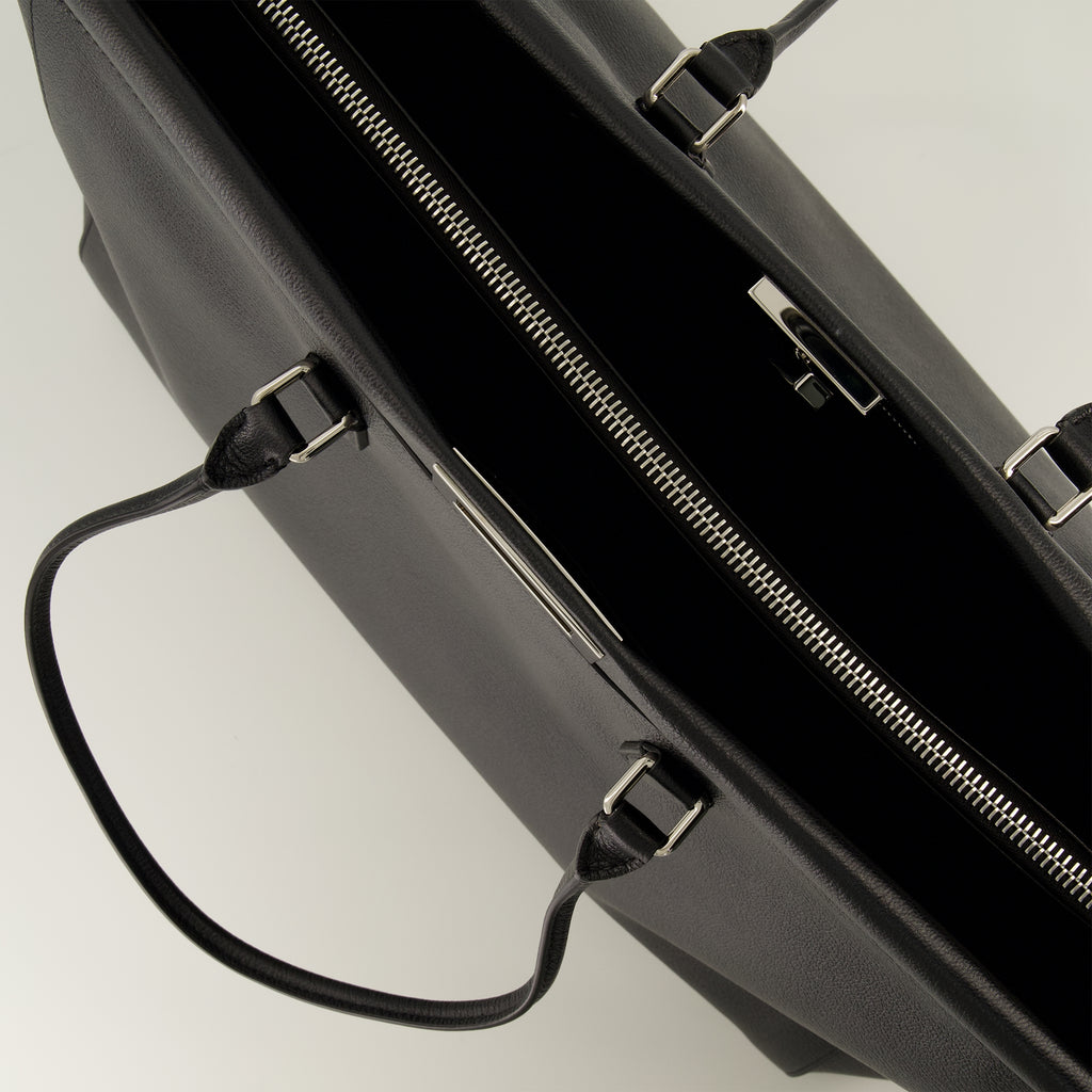 Sacs cabas 블랙 그레인 가죽으로 제작된 대형 피카부 토트 Fendi Noir Homme