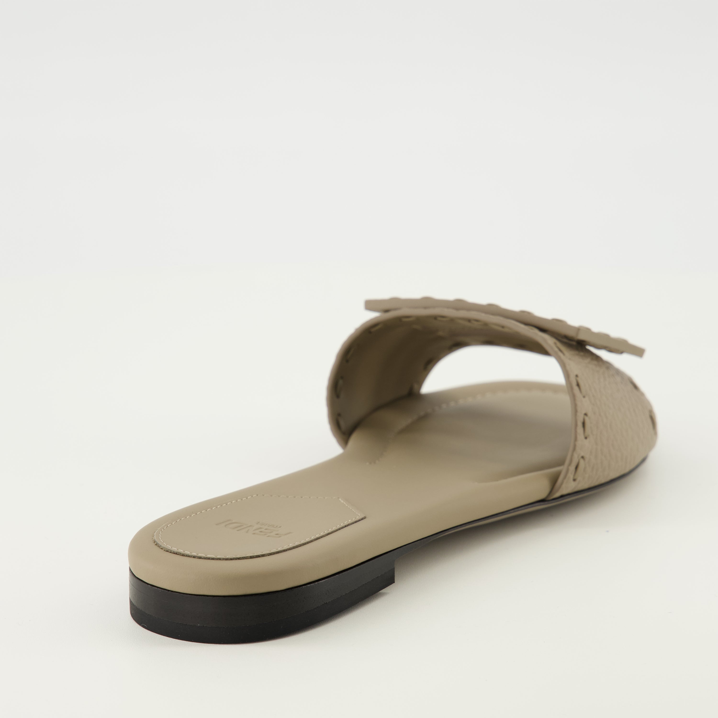 Chaussures ouvertes Mules Baguette beige Fendi Beige Femme