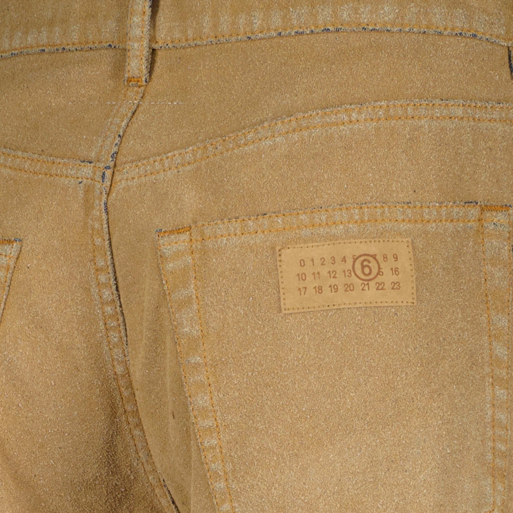 Image of the beige wide jeans from the brand Mm6 for Women - Spring-Summer 2026 - Detailed View_1