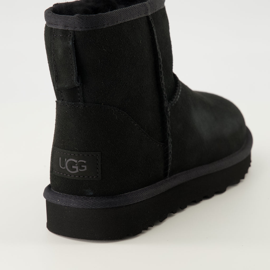 Image de l'article Bottines classic Mini II de la marque Ugg pour Femme - Saison Automne-Hiver 2025 - Vue arrière