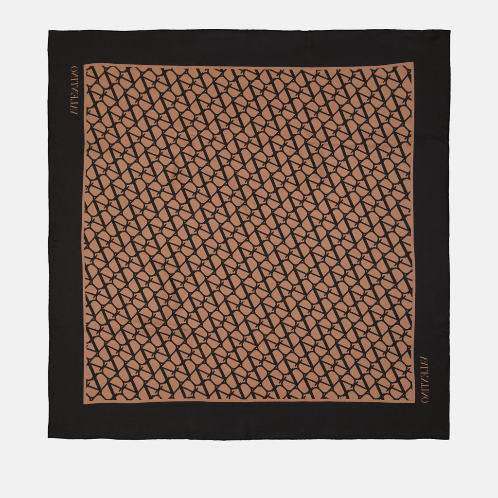 Écharpes, foulards et gants Carré de soie Iconographe Valentino Garavani Marron Femme