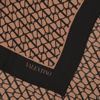Écharpes, foulards et gants Carré de soie Iconographe Valentino Garavani Marron Femme