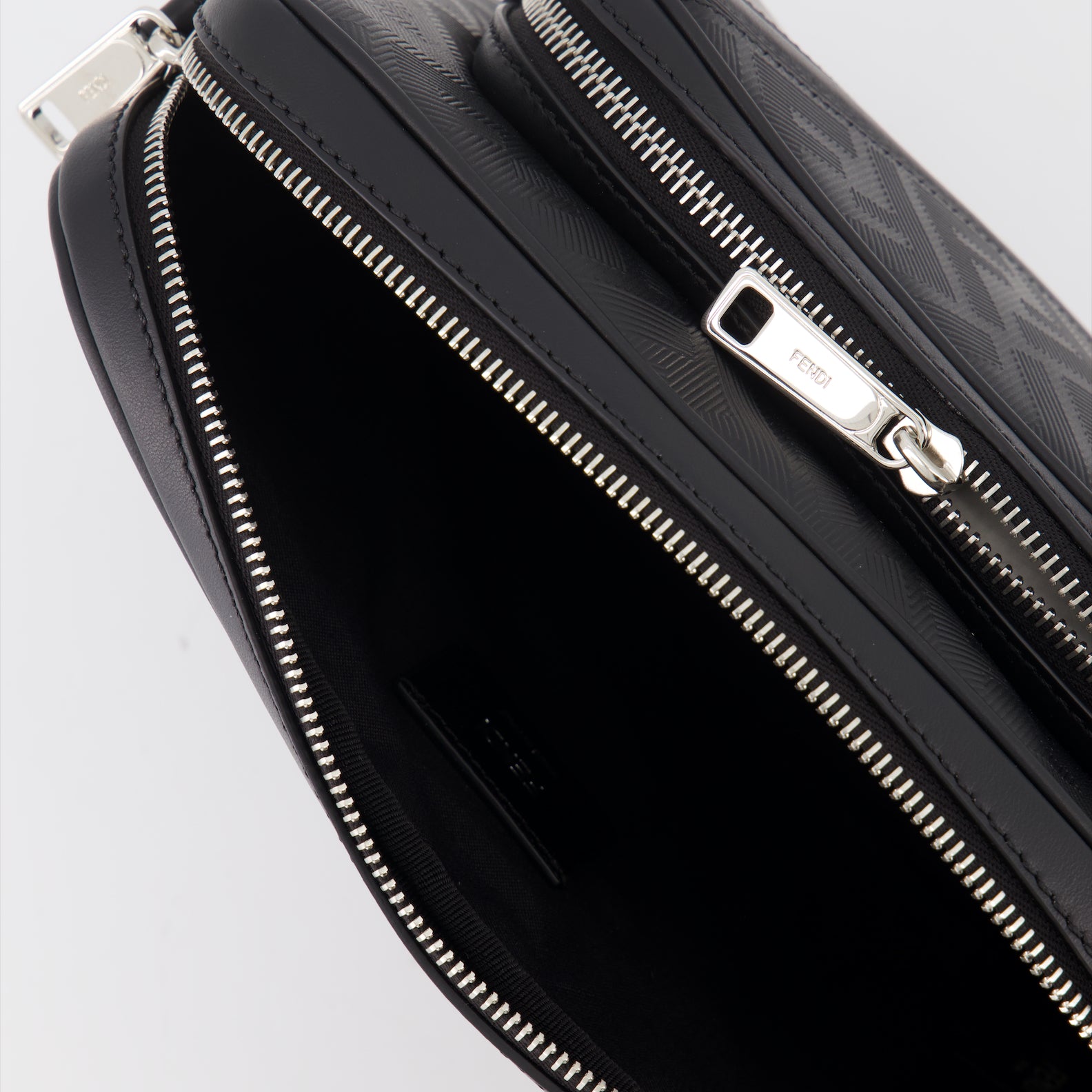 Sacs bandoulière Sac Fendi Shadow Diagonal Fendi Noir Homme