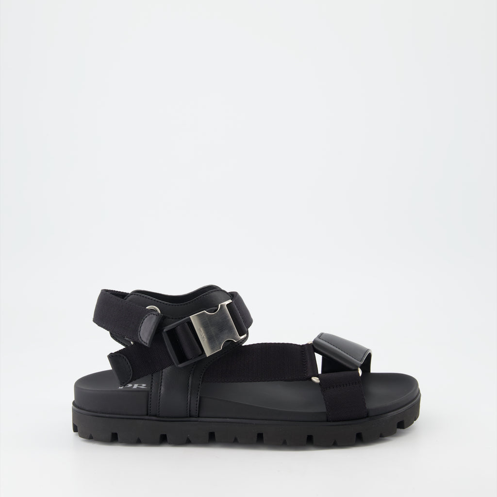 Chaussures ouvertes Sandales en cuir Prada Noir Homme