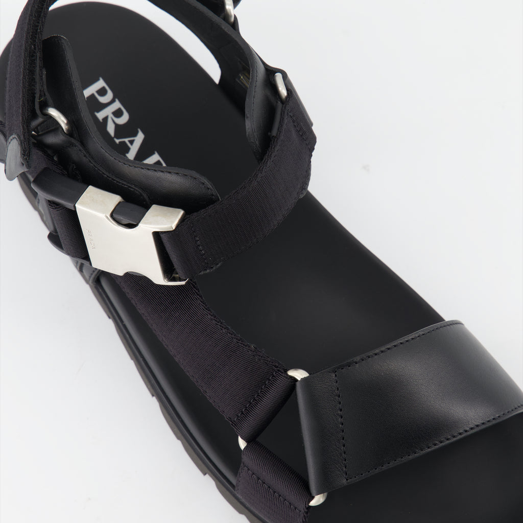 Chaussures ouvertes Sandales en cuir Prada Noir Homme