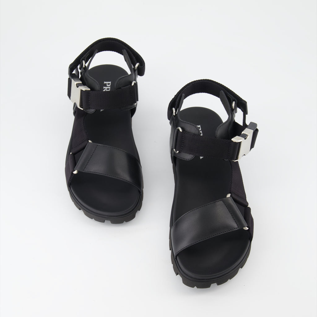 Chaussures ouvertes Sandales en cuir Prada Noir Homme