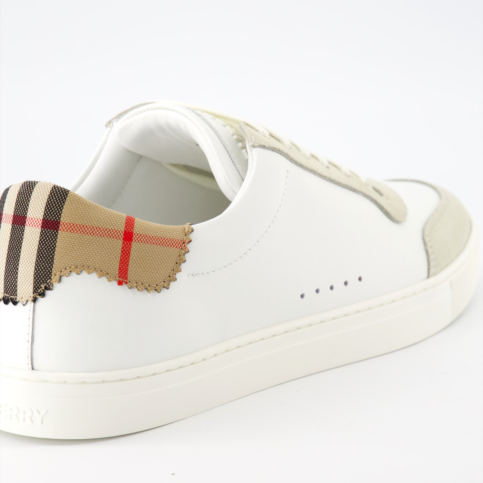 Sneaker Baskets en cuir et suède Burberry Weiß Homme