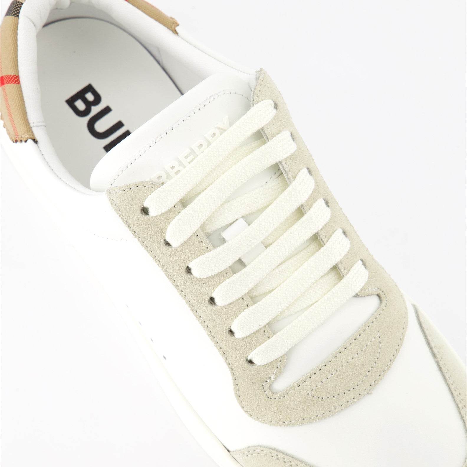 Sneaker Baskets en cuir et suède Burberry Weiß Homme