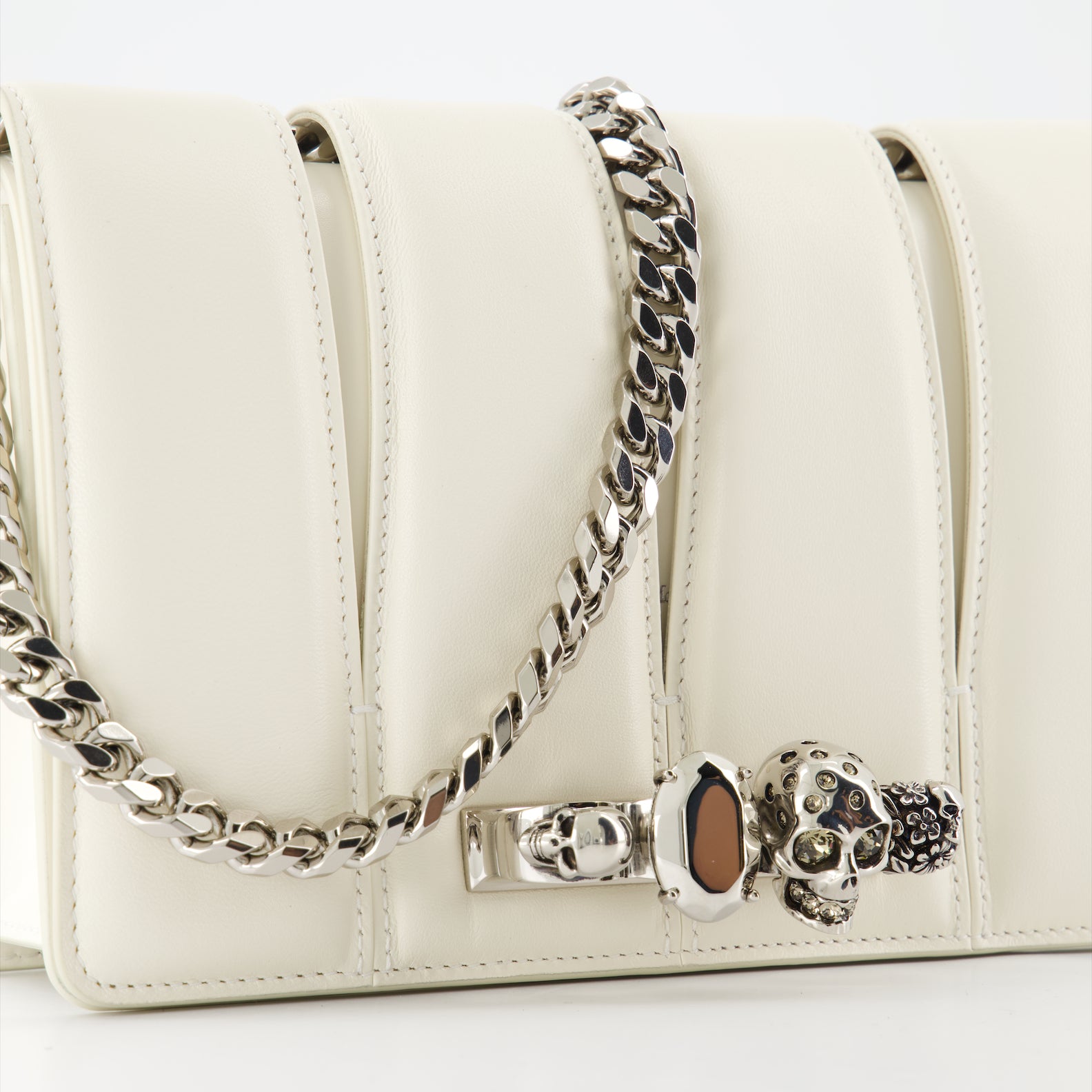 クロスボディバッグ スラッシュバッグ Alexander McQueen 白 女性