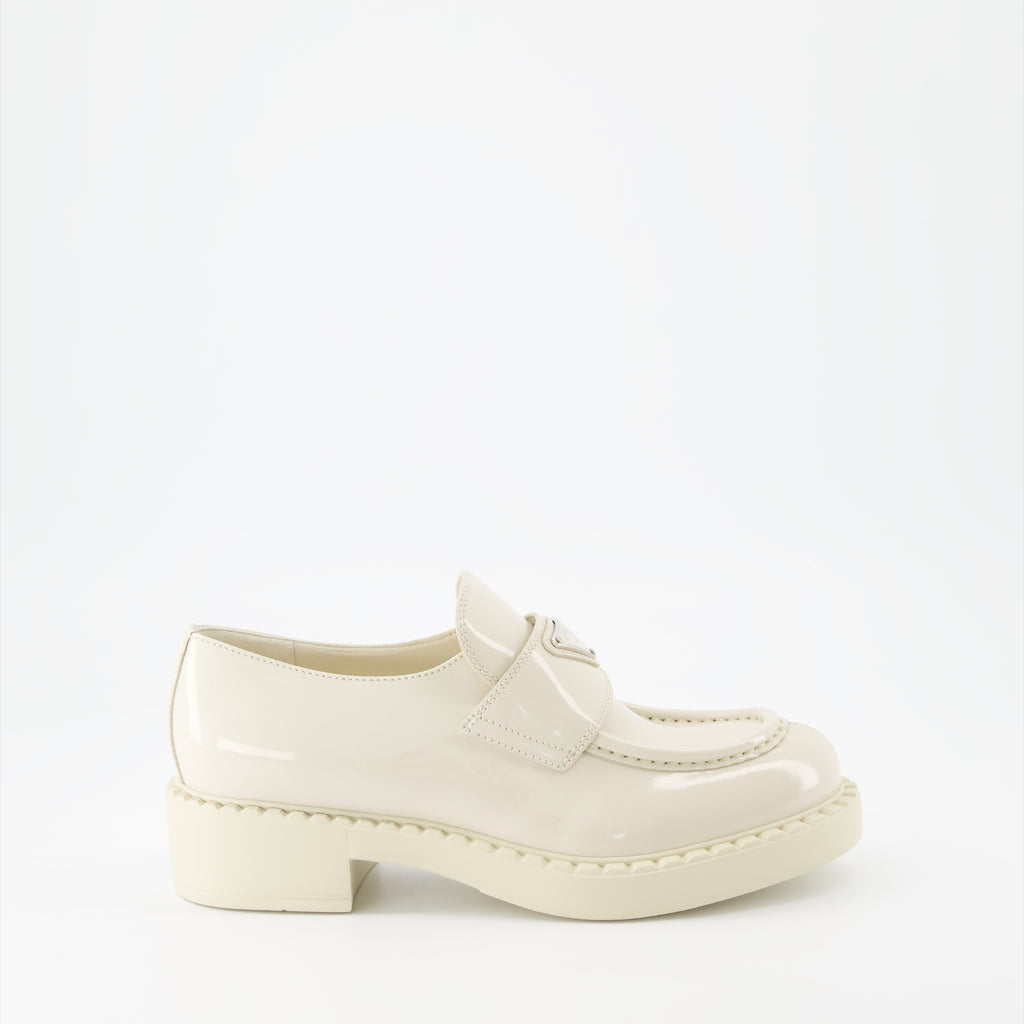 Mocassins Mocassins en cuir verni Prada Blanc Femme