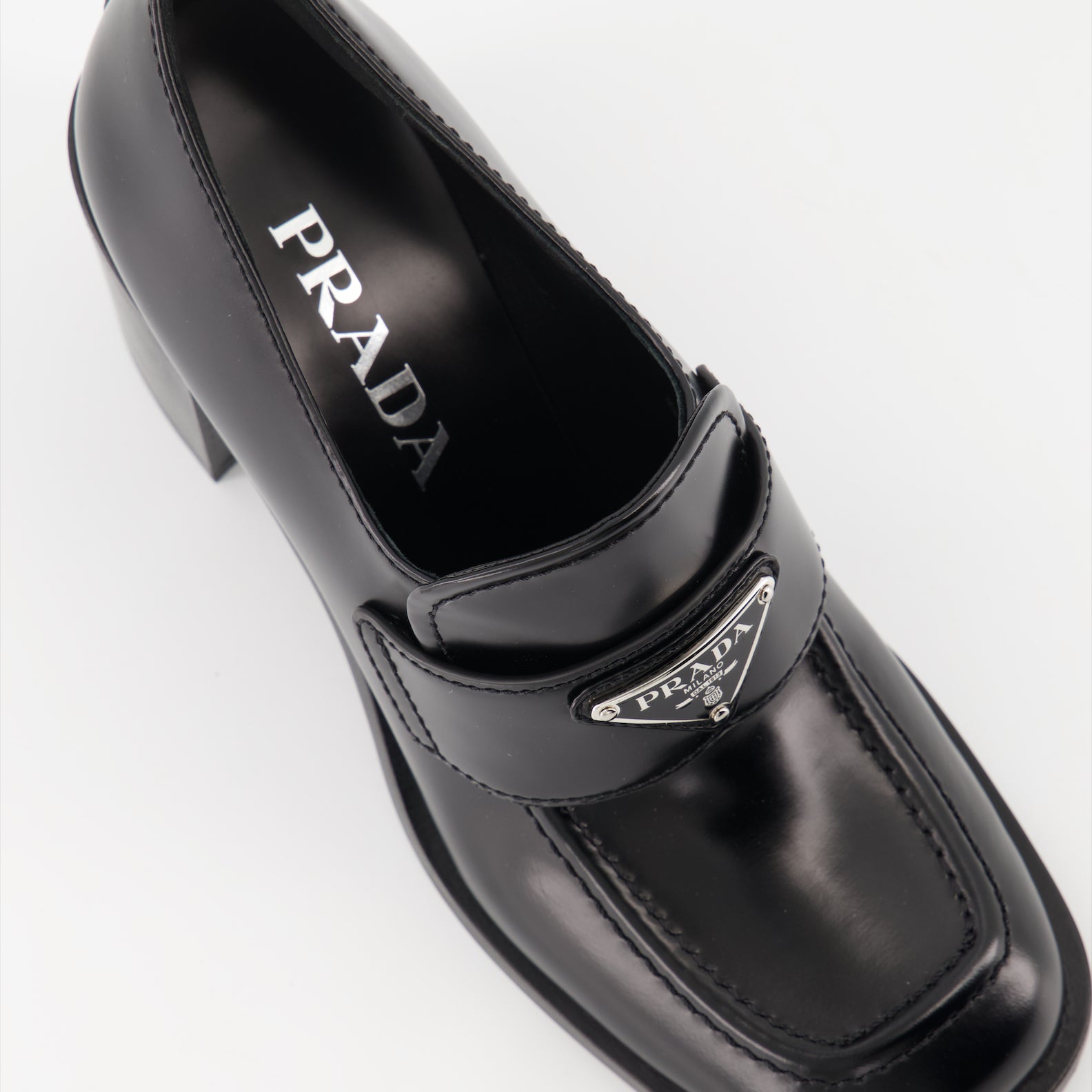 Mocassins Mocassins à talon Prada Noir Femme