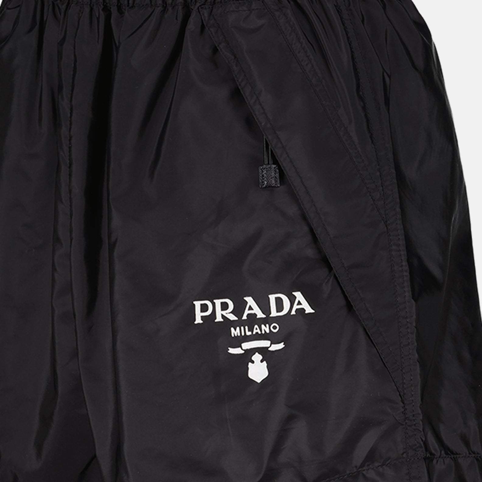 Shorts Short en nylon Prada Preto Femme