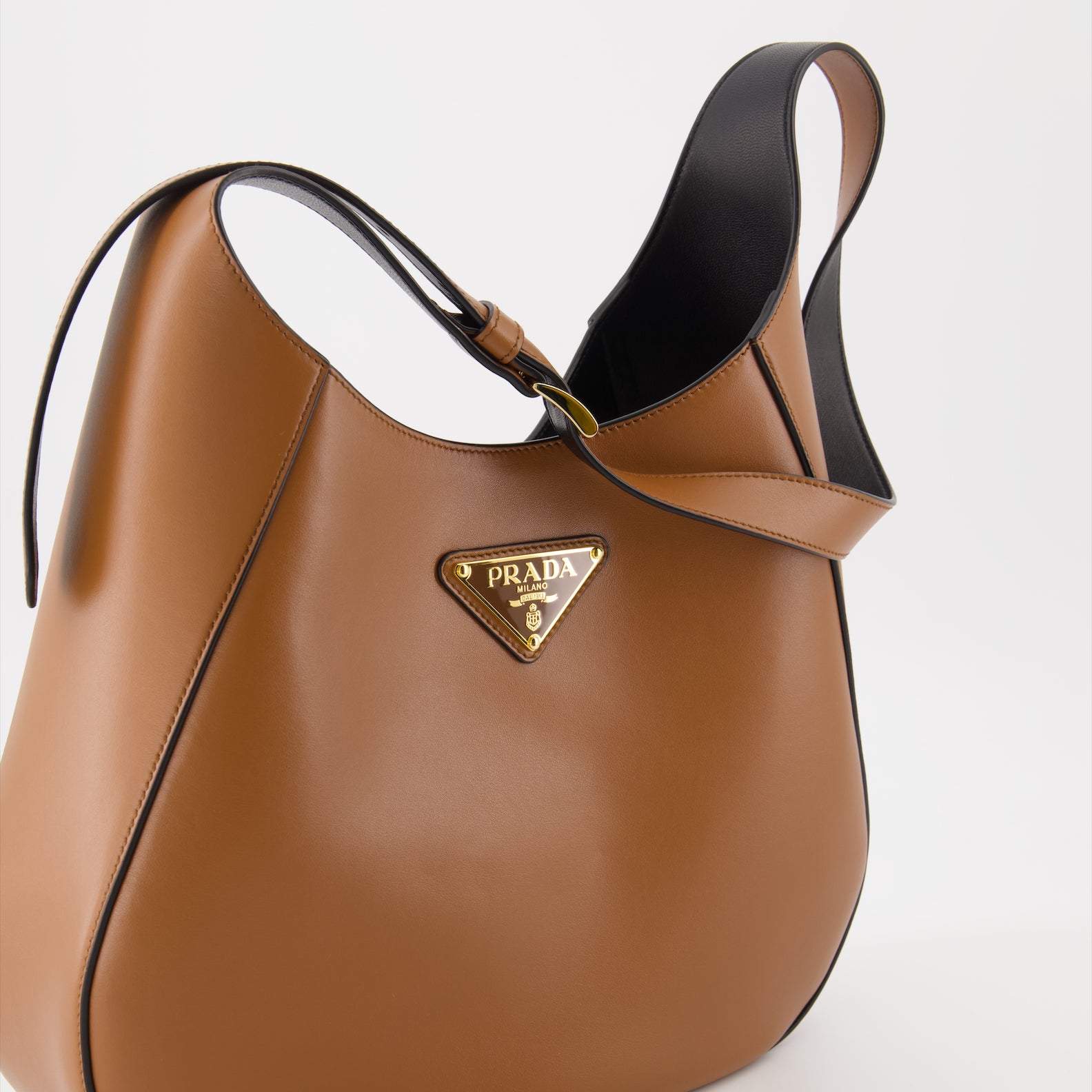 Sacs à main et épaule Sac à bandoulière en cuir Prada Marron Femme