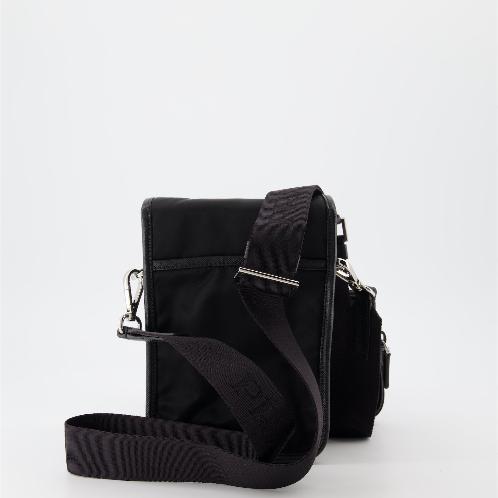 Sacs bandoulière Sac porté épaule en cuir Saffiano Prada Noir Homme