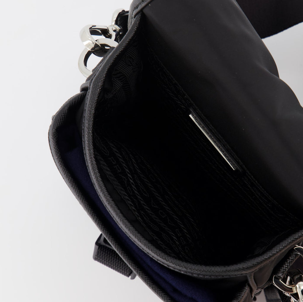 Sacs bandoulière Sac porté épaule en cuir Saffiano Prada Noir Homme