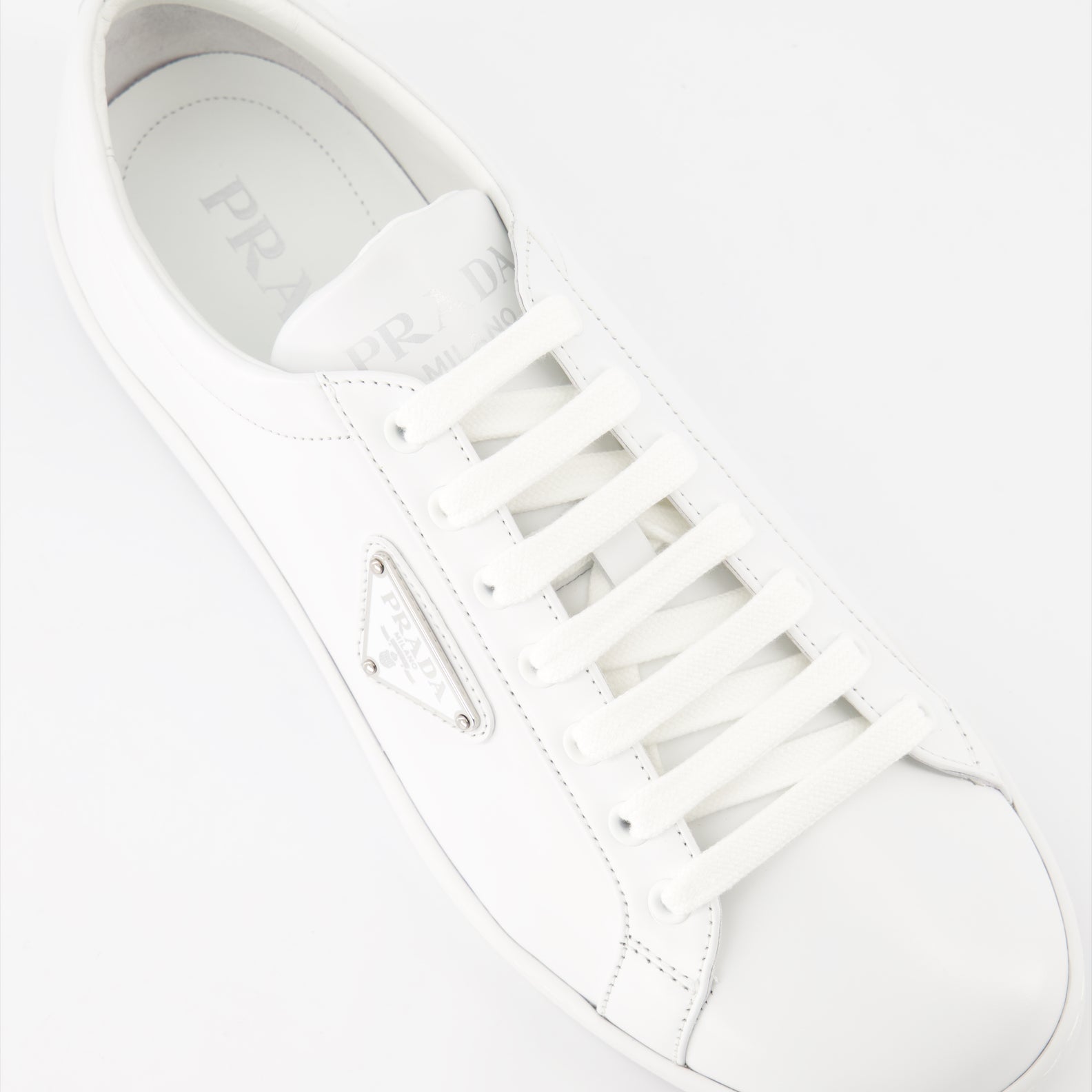 Sneaker Baskets en cuir brossé Prada Blanco Homme
