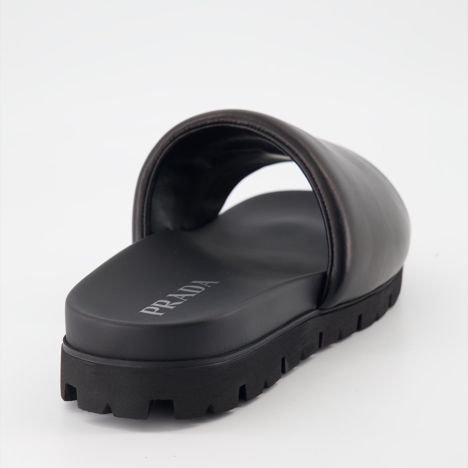 Chaussures ouvertes Claquettes en cuir nappa Prada Noir Homme