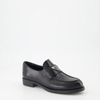 Loafer Mocassins en cuir brossé Prada Schwarz Femme