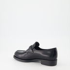 Loafer Mocassins en cuir brossé Prada Schwarz Femme