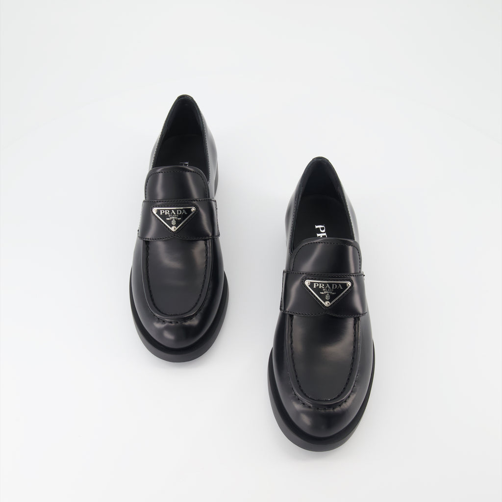Loafer Mocassins en cuir brossé Prada Schwarz Femme