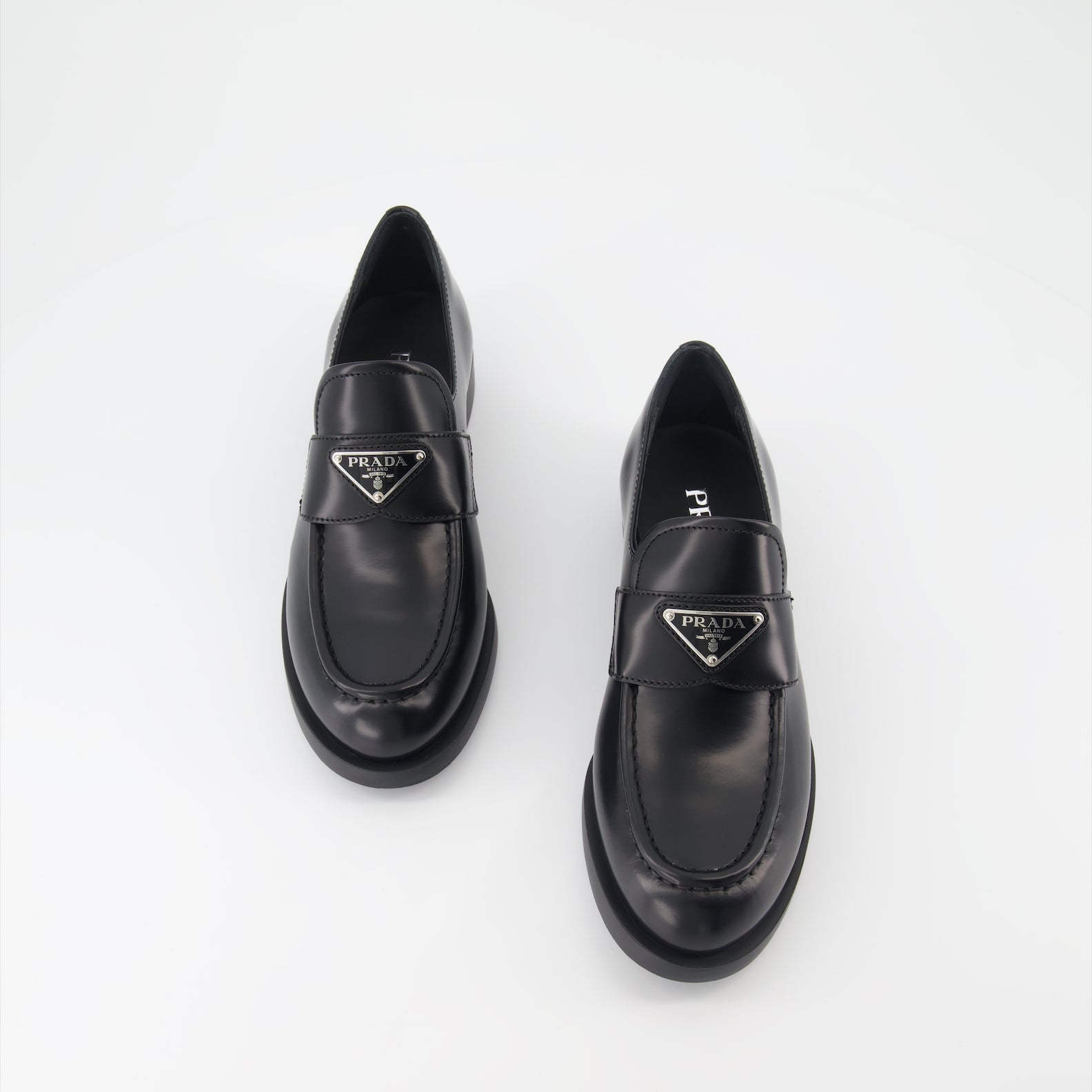 Loafer Mocassins en cuir brossé Prada Schwarz Femme