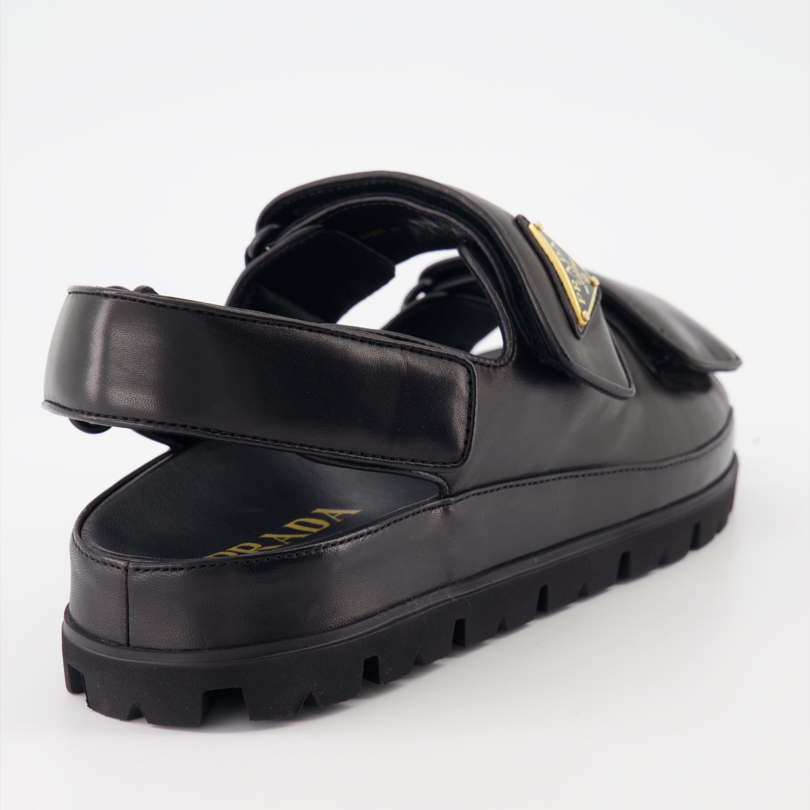 Zapatos abiertos Sandales en cuir matelassé Prada Negro Femme