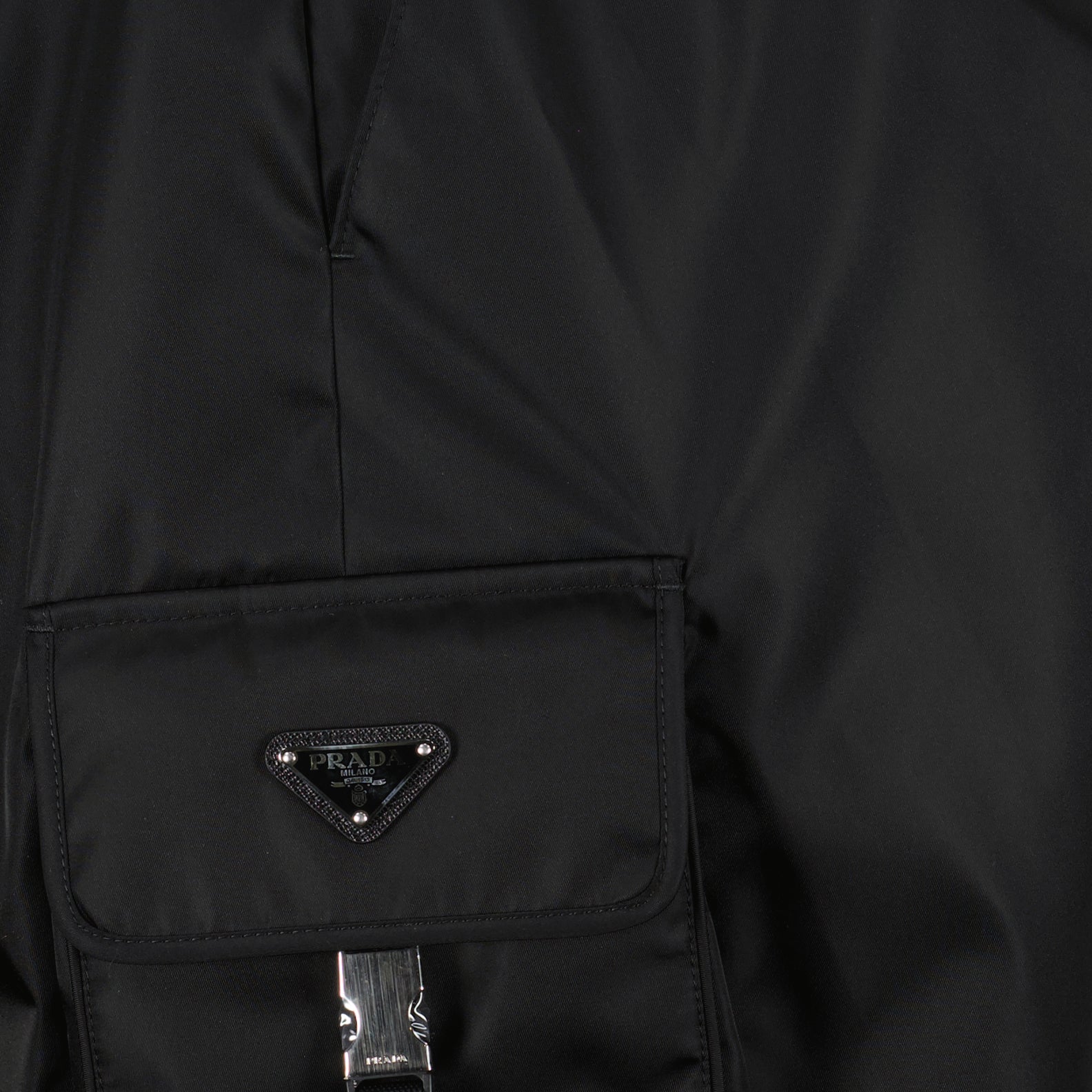 Shorts Short cargo in Re-Nylon Prada Black Man