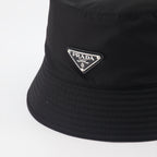 Chapeaux, casquettes et bonnets Bob en Re-Nylon Prada Noir Homme