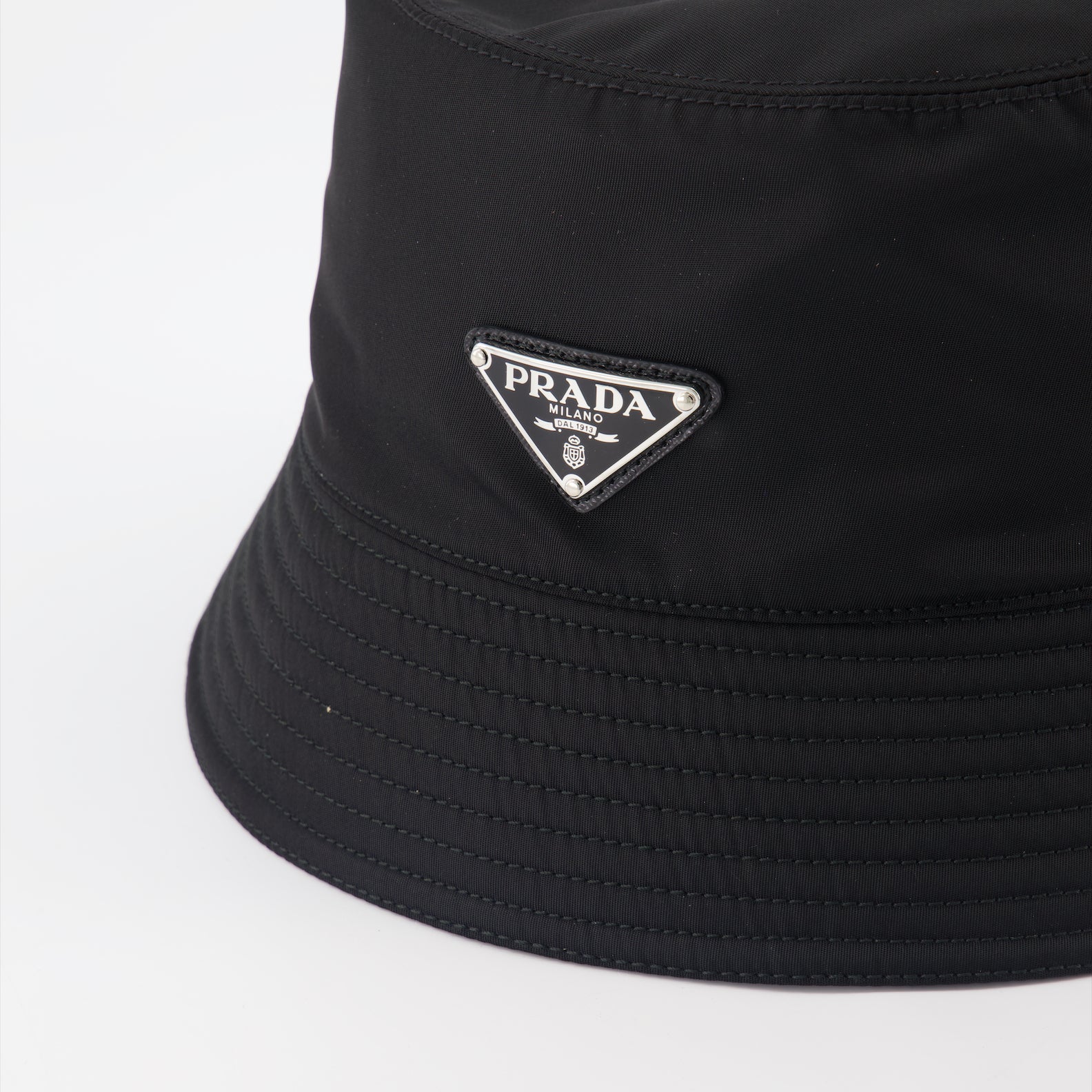 Chapeaux, casquettes et bonnets Bob en Re-Nylon Prada Noir Homme