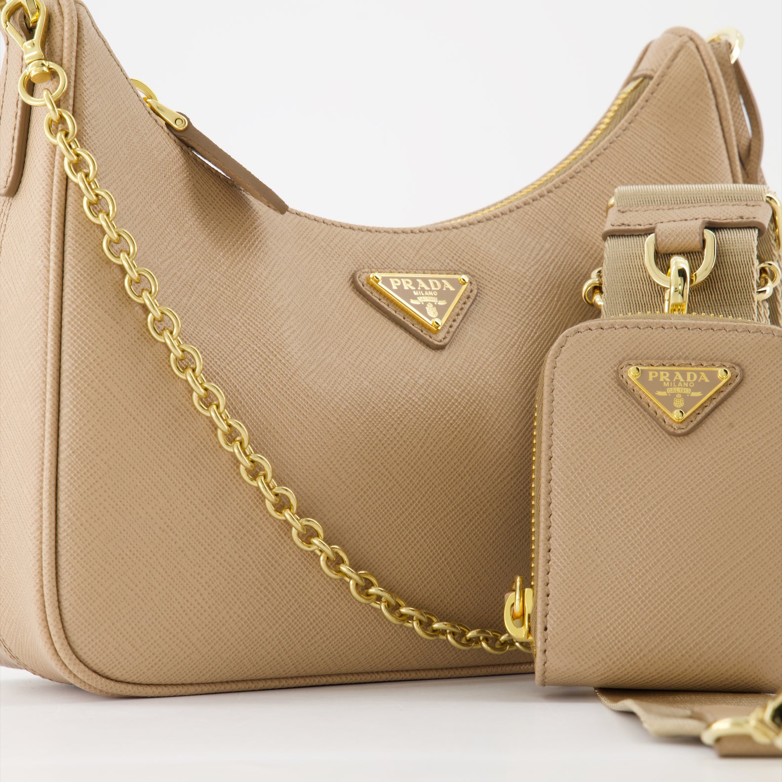 Sacs bandoulière Sac Re-Edition 2005 Prada Beige Femme