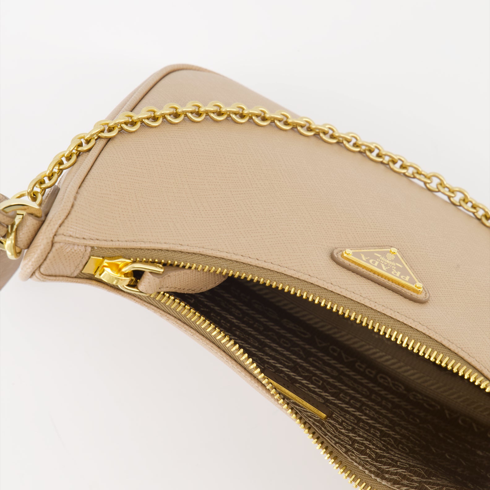 Sacs bandoulière Sac Re-Edition 2005 Prada Beige Femme