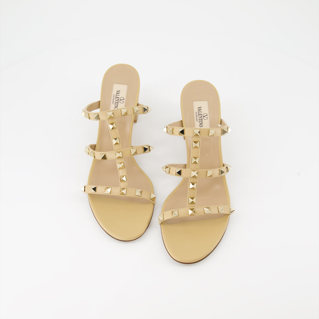 Zapatos abiertos Mules Rockstud à talon Valentino Garavani Beige Femme
