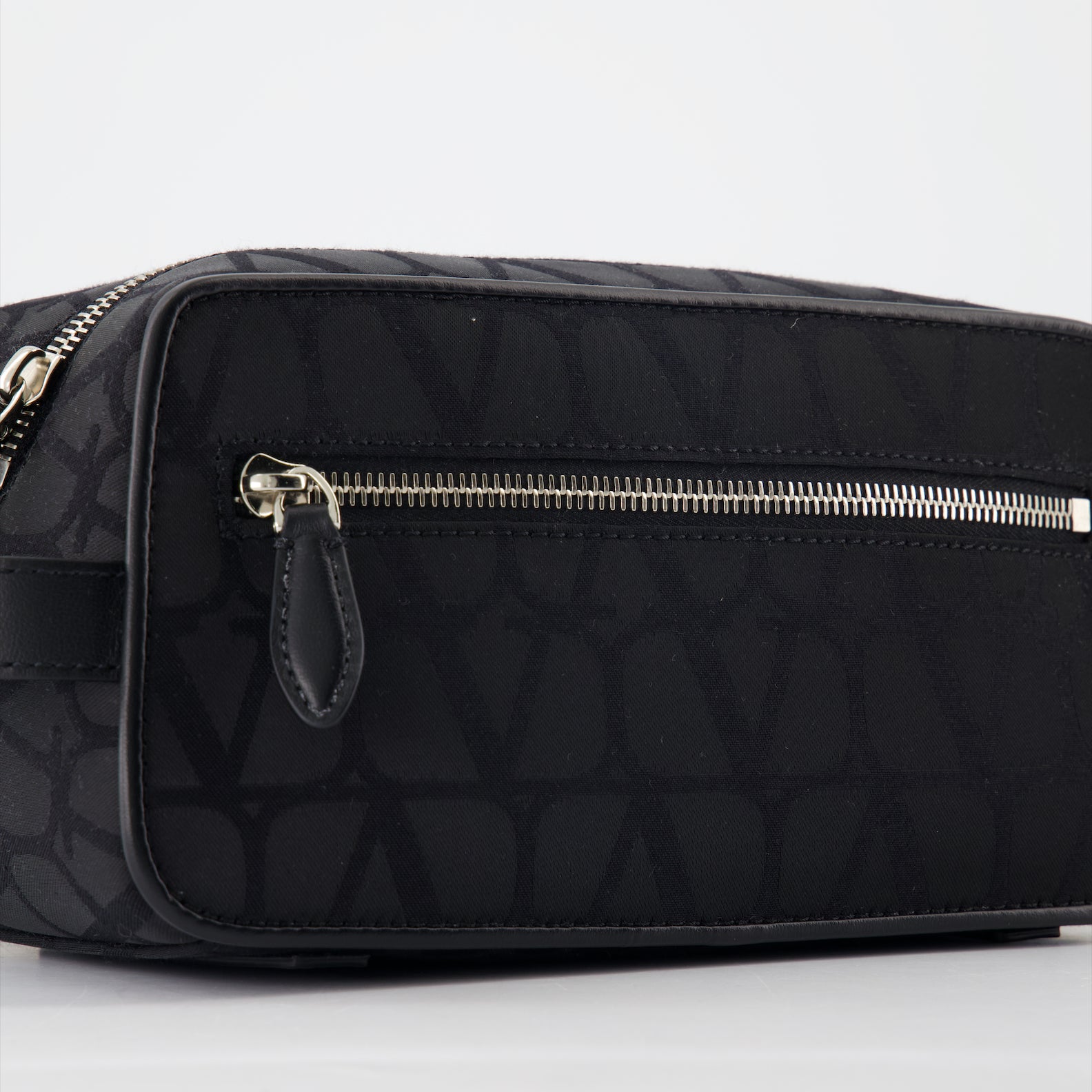 Pochettes Trousse de toilette monogrammée VLogo Valentino Garavani Noir Homme