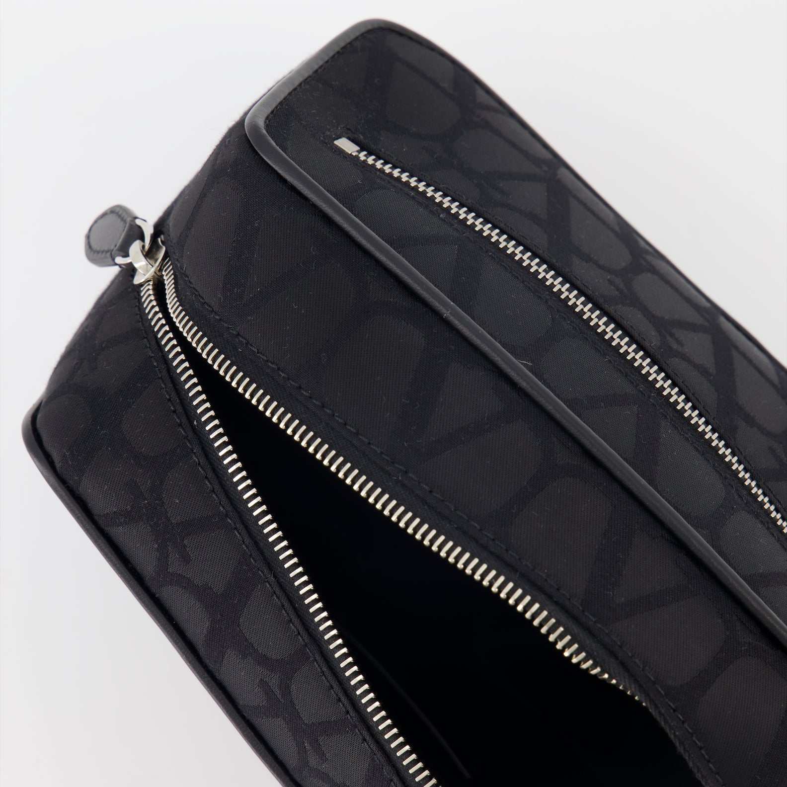 Pochettes Trousse de toilette monogrammée VLogo Valentino Garavani Noir Homme