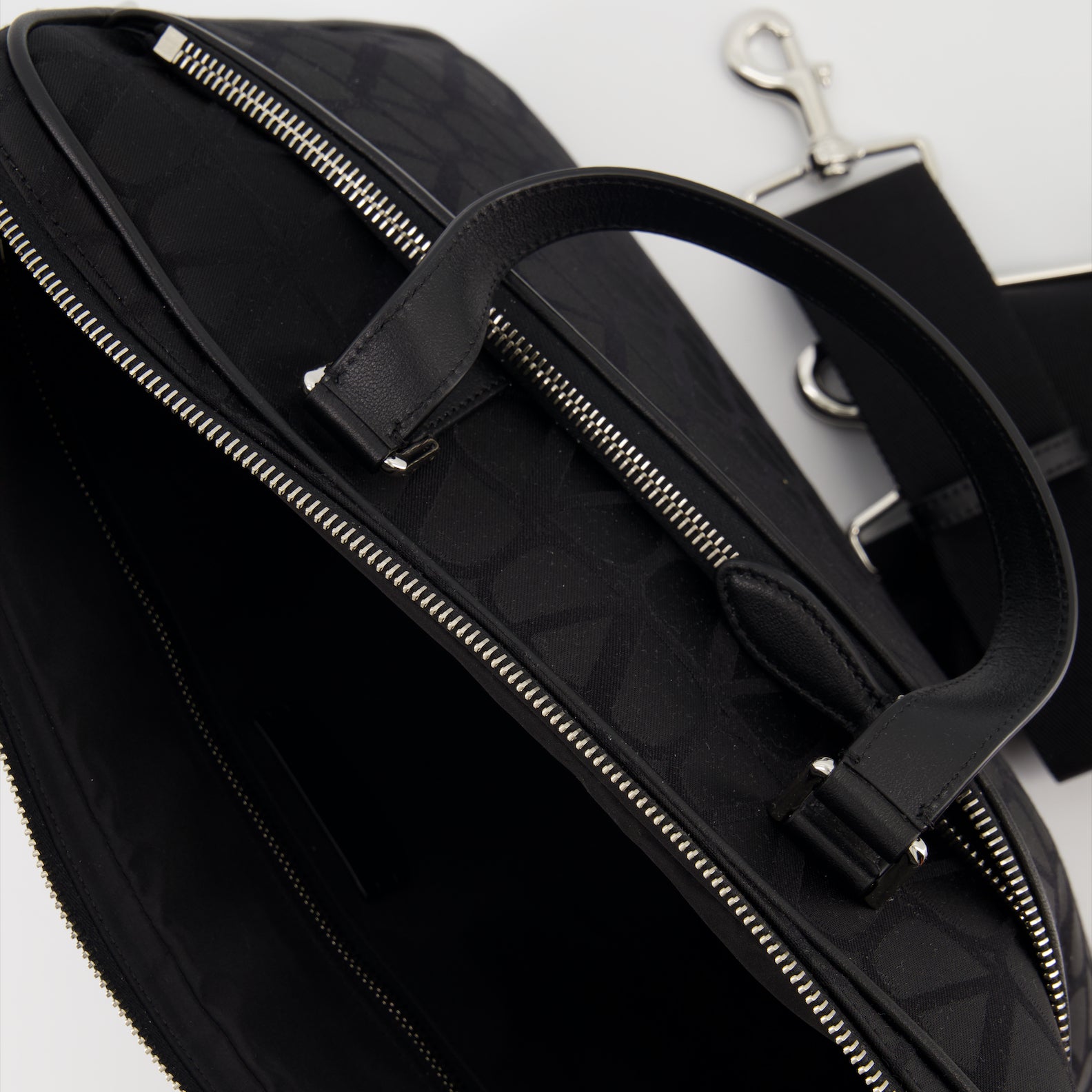 Sacs cabas Porte-documents monogrammé VLogo Valentino Garavani Noir Unisexe